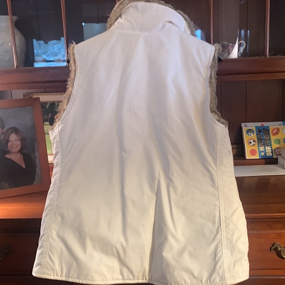 Warm fur lined vest - Picture 3 of 3